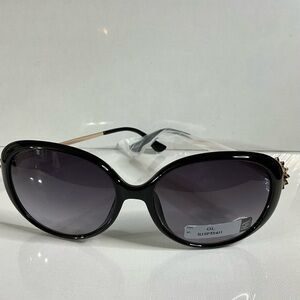 Elegant Black Oversized Sunglasses